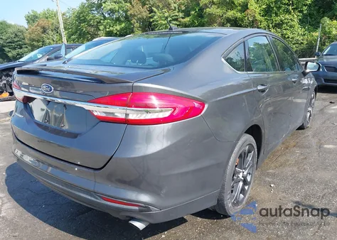 2018 Ford Fusion S z USA, uszkodzony, nr VIN 3FA6P0G78JR126624